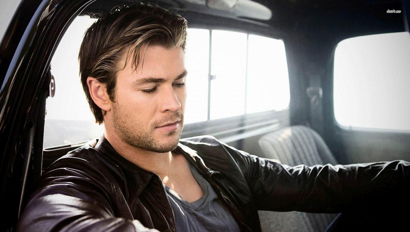How to Get Chris Hemsworth’s Haircut: Styling Tips & Photos